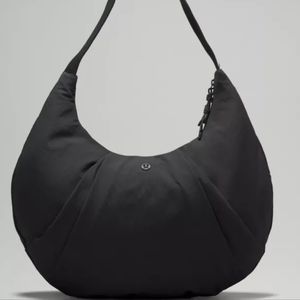 Lululemon pleated shoulder bag 10L
